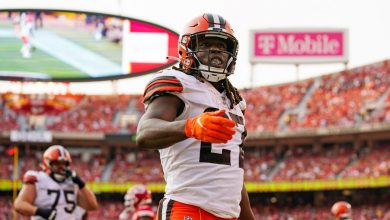 Cleveland Browns activate RB Kareem Hunt, substitute RT Jack Conklin is injured