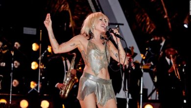 Miley Cyrus easily covered up the wardrobe malfunction on the New Year's Eve show