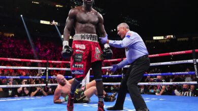 Deontay Wilder boxing photo