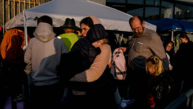 Ukrainians arrive at US-Mexico border to seek asylum
