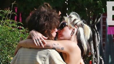 Watch Miley Cyrus and boyfriend Maxx Morando share a steamy kiss