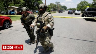Texas shooting: Fifteen killed in US elementary school attack