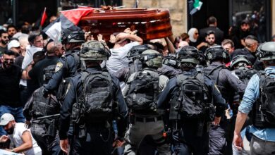 Israeli police beat the wounded at the funeral of journalist Al Jazeera