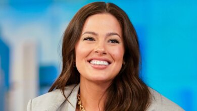 Ashley Graham shares photos of breastfeeding her 2 sons at the same time