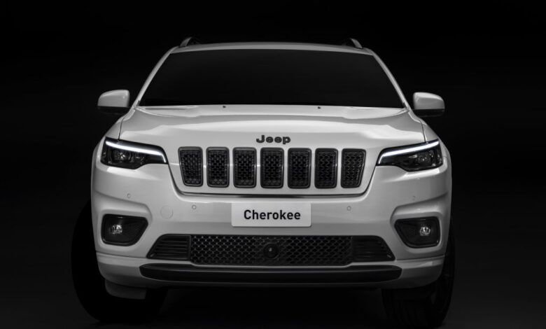 Next Jeep Cherokee Bigger, Offers Electrification - Report