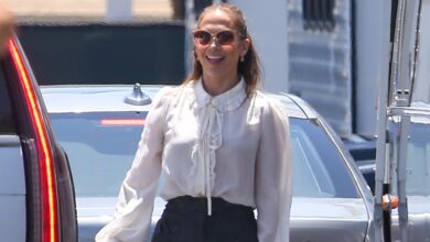 J Lo Visits Ben Affleck on Set in a '70s Blouse and Jeans
