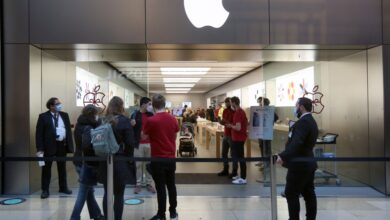 Apple improves working hours for retail employees after union push