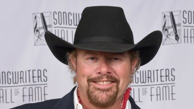 Toby Keith says he has been diagnosed with stomach cancer