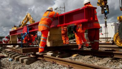 Network Rail offers to raise wages for workers to prevent further strikes