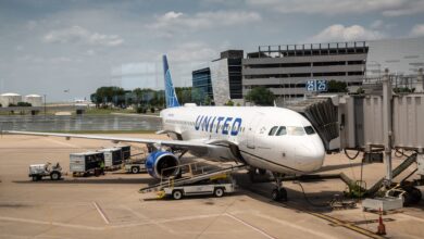 United Airlines, pilots' union to renegotiate contract after last deal faced opposition