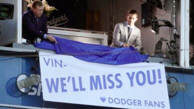 Los Angeles Dodgers honor Vin Scully with pregnancy ceremony at Dodger Stadium