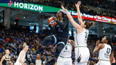 Chicago Sky beat New York Liberty with WNBA playoff record 38 to tie Game 3