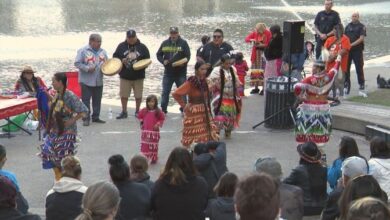 Calgarians host vigil for victims and families affected by James Smith Cree Nation stabbings - Calgary
