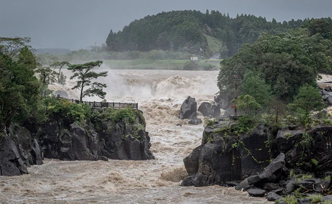 2 Dead, Thousands Without Power After Typhoon Talas Slams Japan