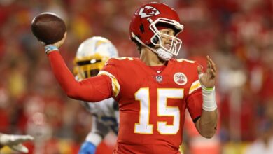 Kansas City Chiefs take early control of AFC West, beat Los Angeles Chargers