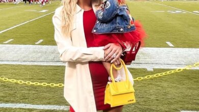 Patrick Mahomes' daughter Sterling visits him in the field for the first time