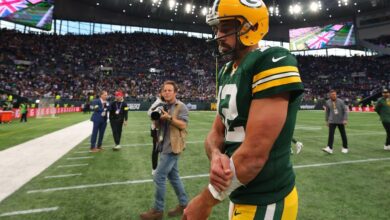 Aaron Rodgers, Packers not concerned with QB's thumb injury