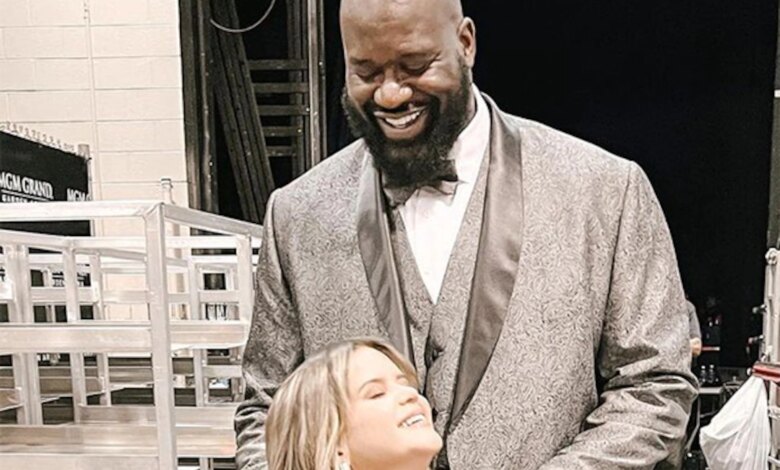 Maren Morris poses with Shaquille O'Neal in the Now-Viral . photo