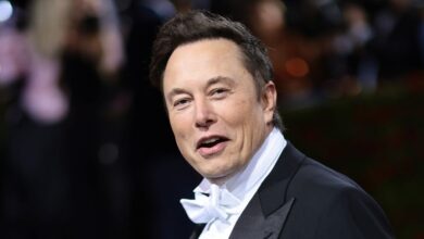 Analysis: Elon Musk's Twitter faces its 'Titanic' moment as executives and advertisers flee while trolls run rampant