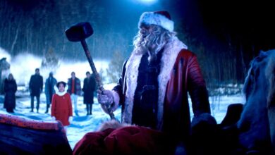 Ông già Noel bị biến dạng trong đêm bạo lực và kinh dị Giáng sinh