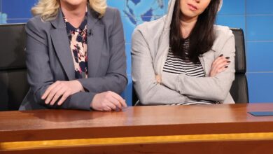 Aubrey Plaza and Amy Poehler have a reunion in the park and Rec