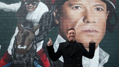 Mural in honor of Dettori unveiled at Epsom