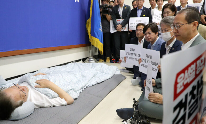 South Korean Prosecutors Seek to Arrest Hunger-Striking Opposition Leader